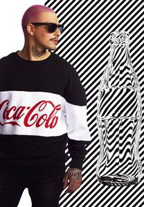Merchcode MC166 - Jersey de cuello redondo de talla grande a rayas Coca Cola